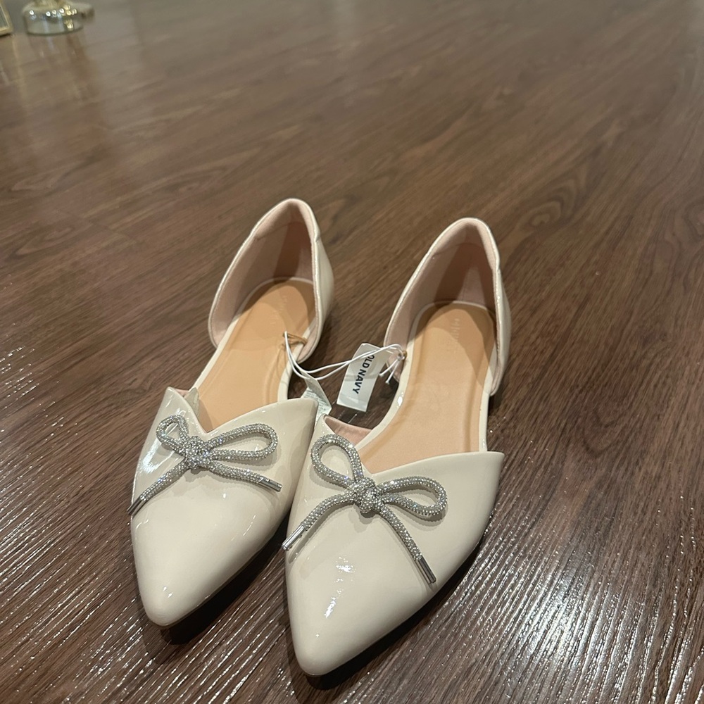 NWT Old Navy Cream Flats with Silver Bow